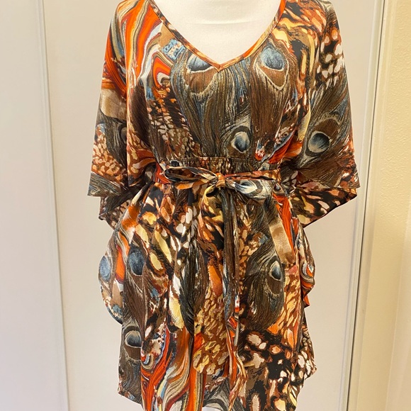 Gorgeous Mini Dress with beautiful print - Picture 3 of 6